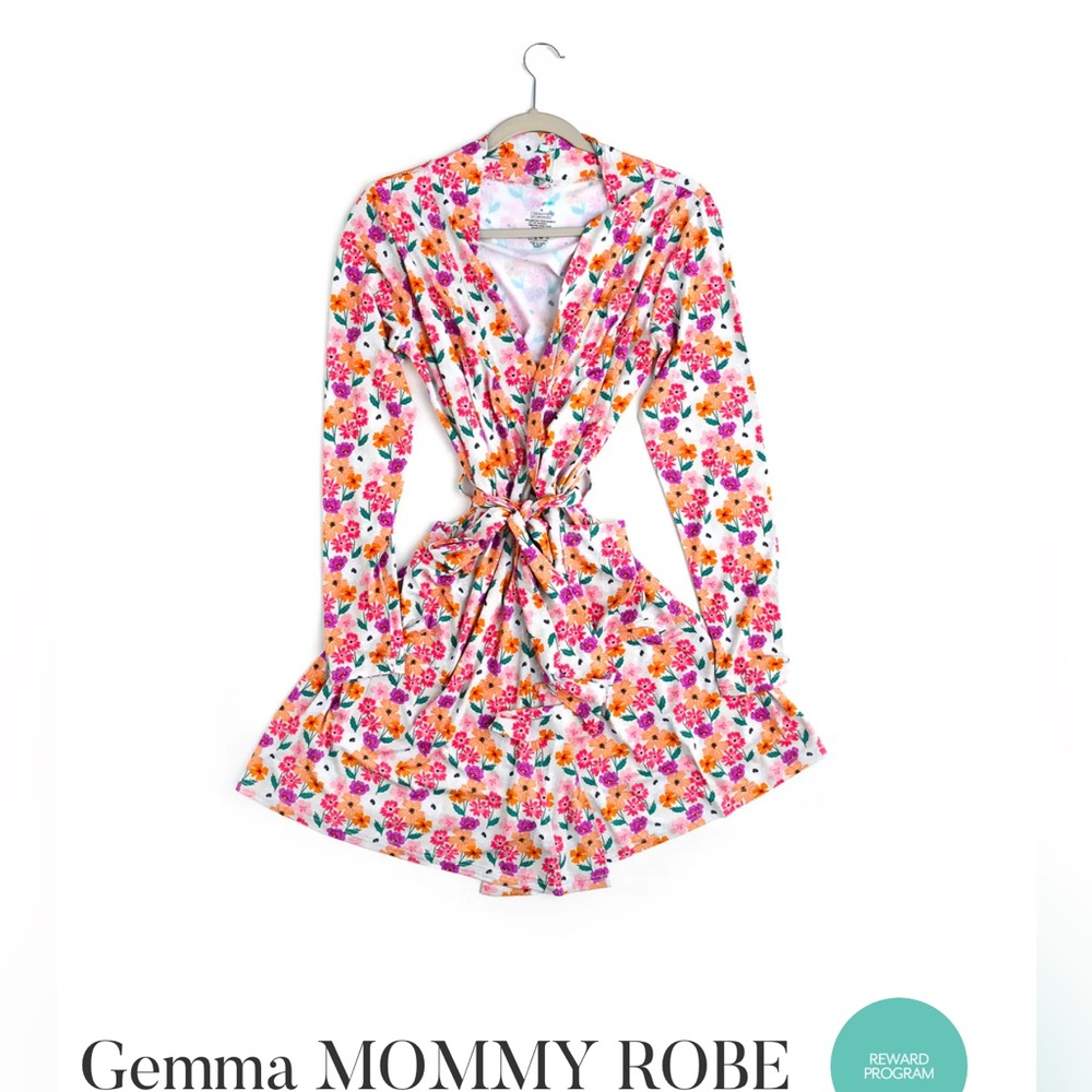 NWT Gigi & Max Mommy Robe Floral Print Long Sleeve Tie Close Pockets Medium